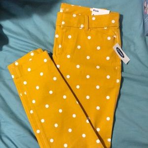 Old Navy Pixie Pants- yellow polka dot print!!!!